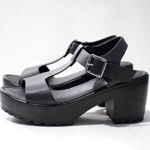 OPEN TOE PLATFORM SANDAL WITH T-STRAP